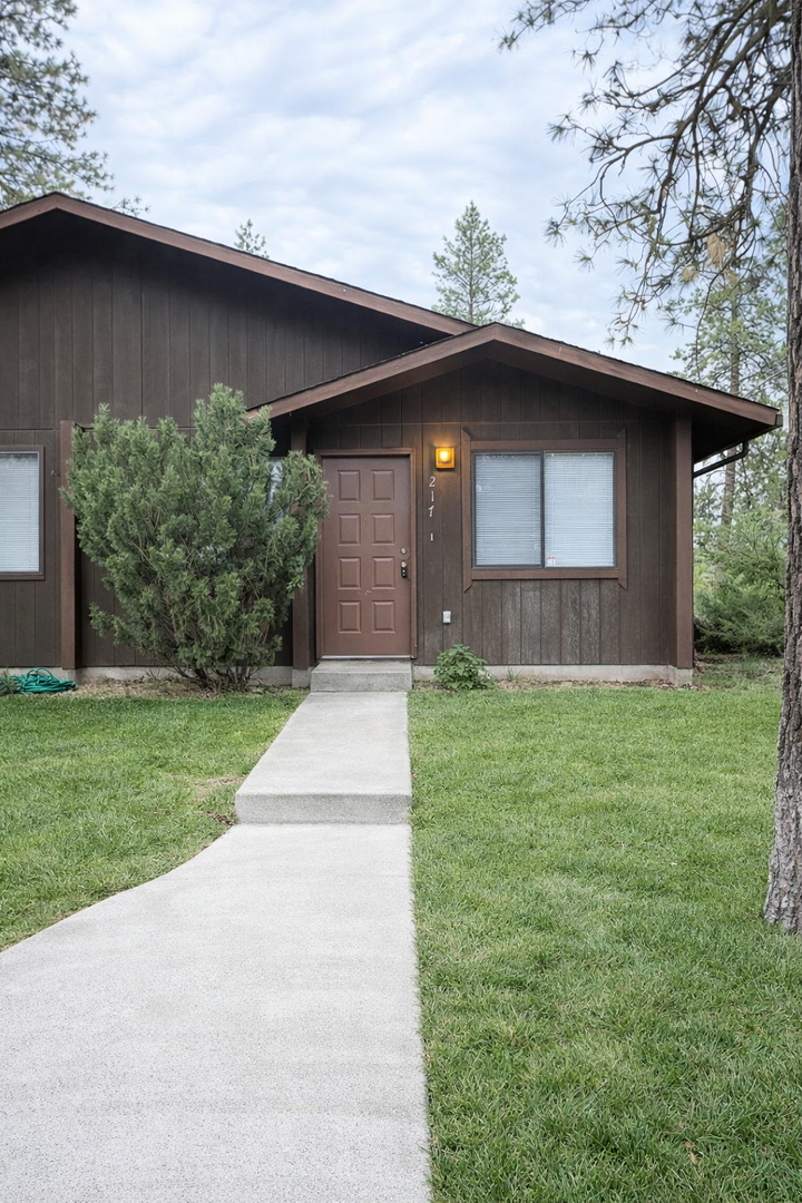 Cheney Apartment: 217 Ash St