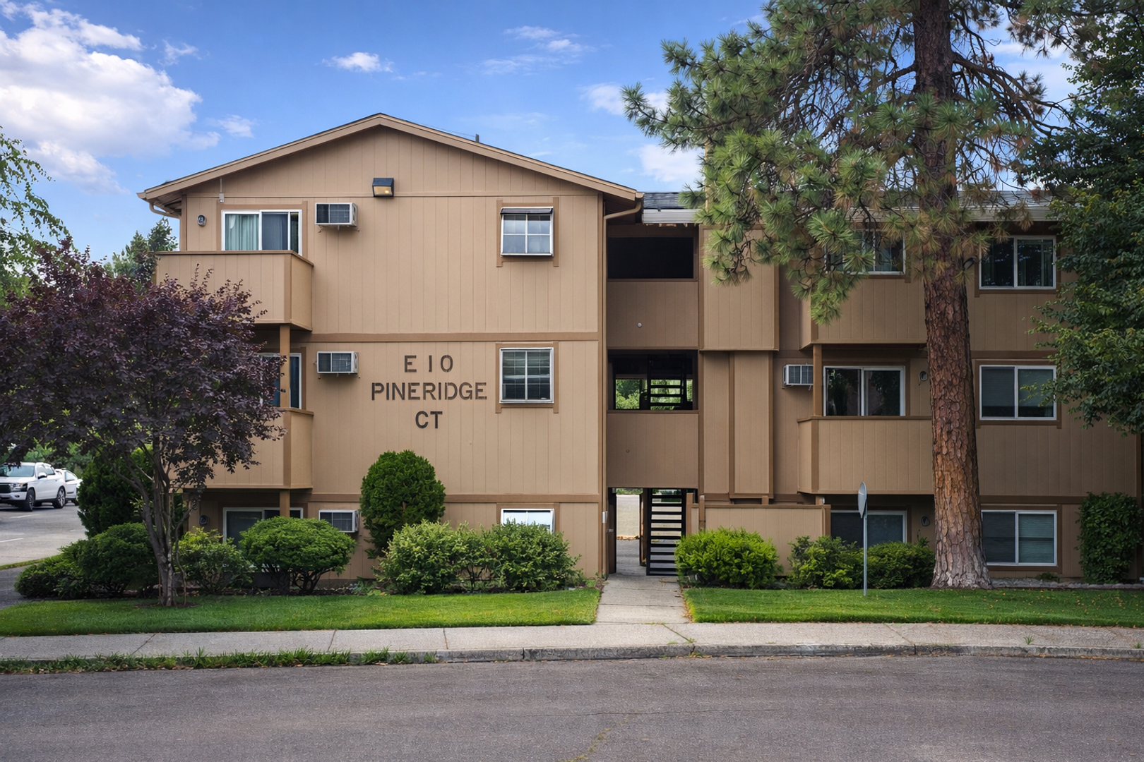 Spokane Apartment: 10 E Pineridge Ct