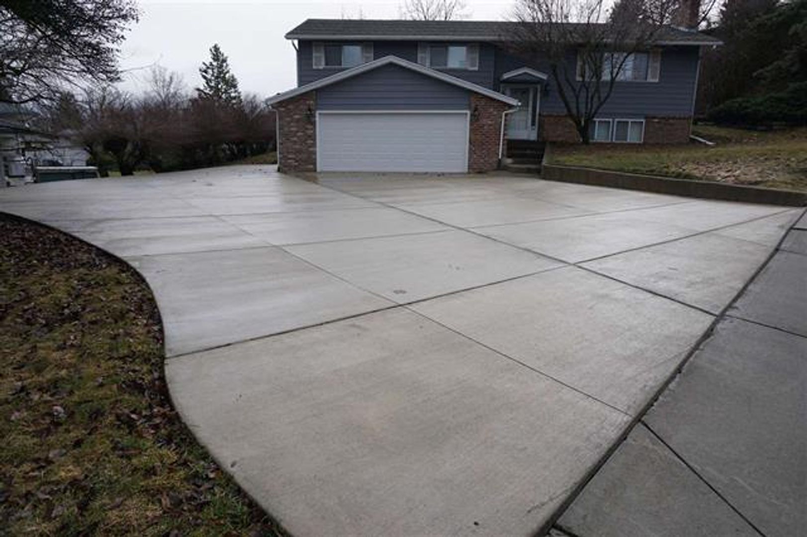 Cheney House: 906 Summit Dr