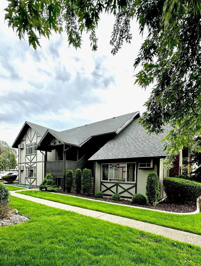 Spokane House: 102 E Weile Ave
