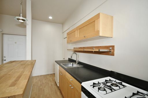 2 Bed, 1 Bath Apartment in Lawrenceville – photo 1