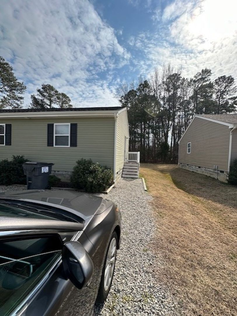Williamsburg House: 1302B Moses Lane