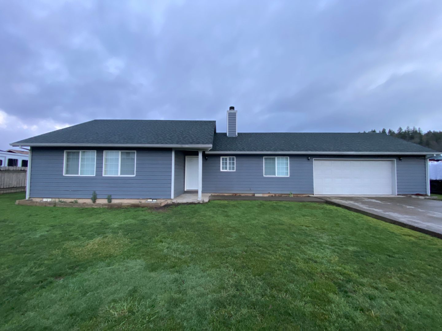 Hood River House: 3427 Chevron Drive