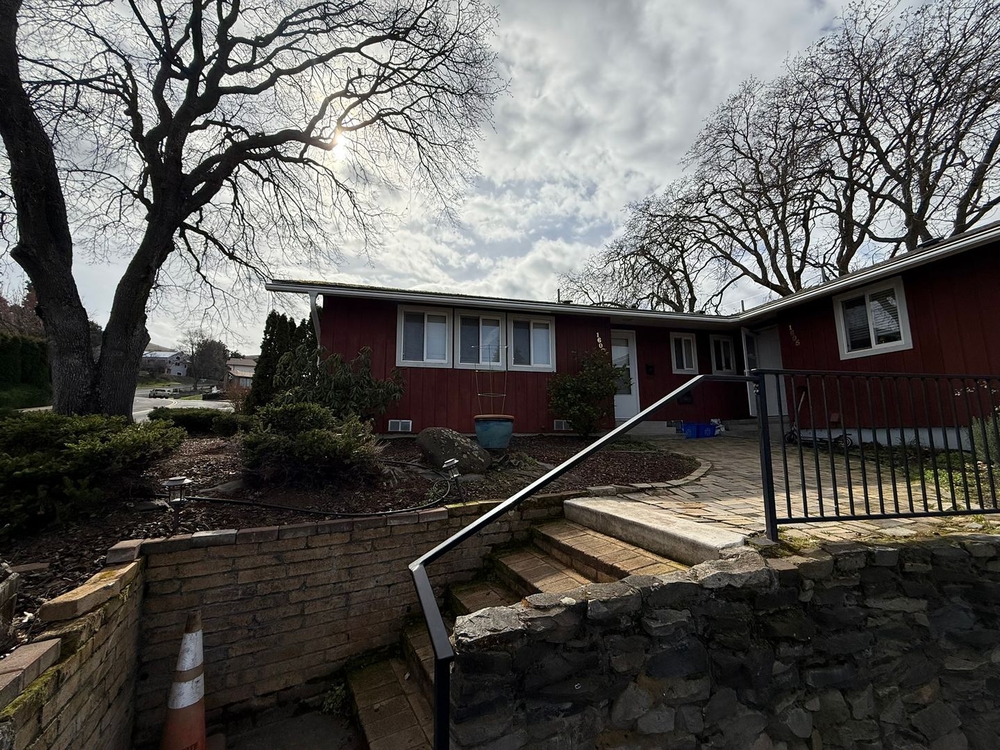 The Dalles Apartment: 1605 - 1607 Oregon St