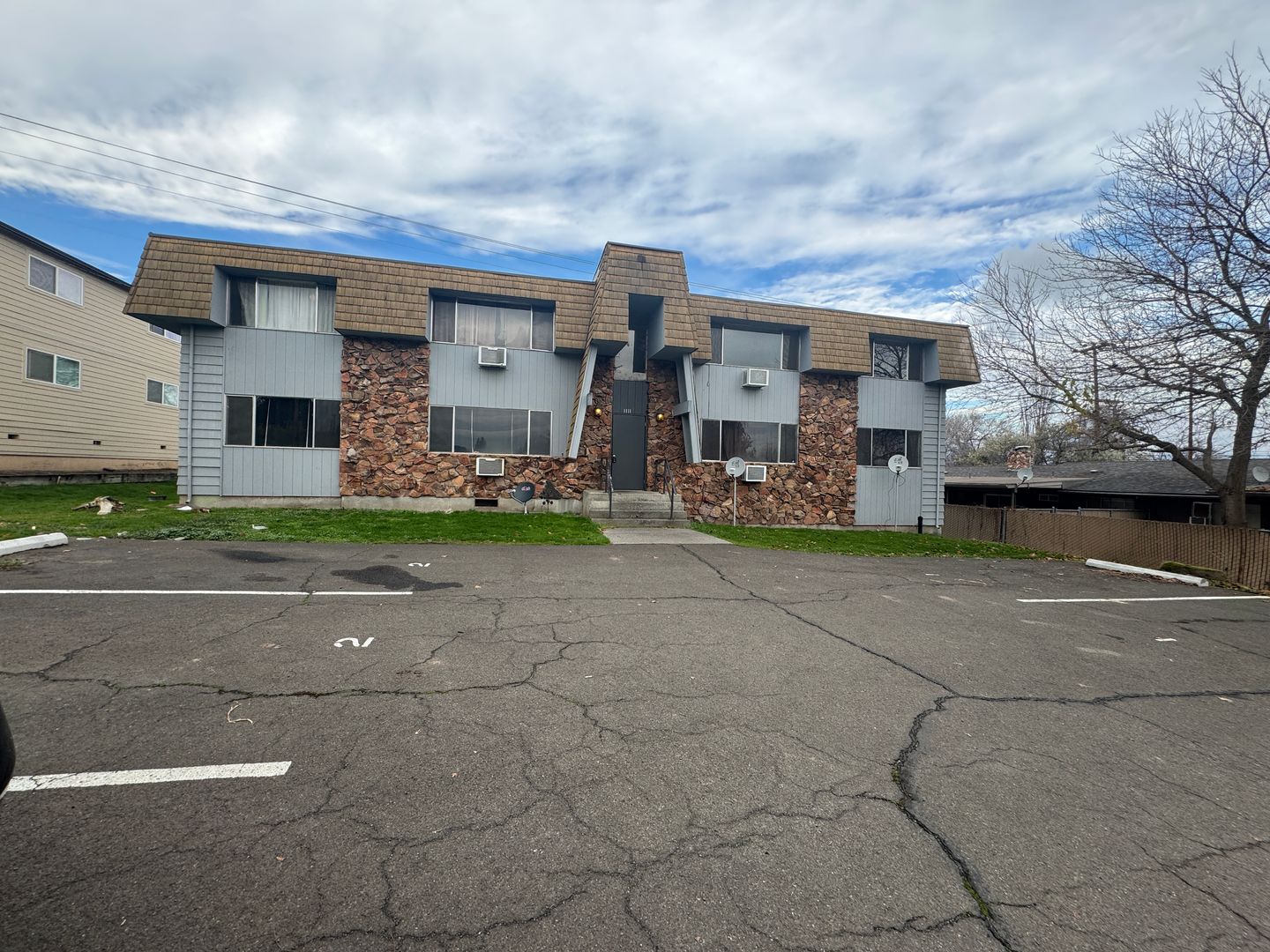 The Dalles Apartment: 1111 Eric Ct.