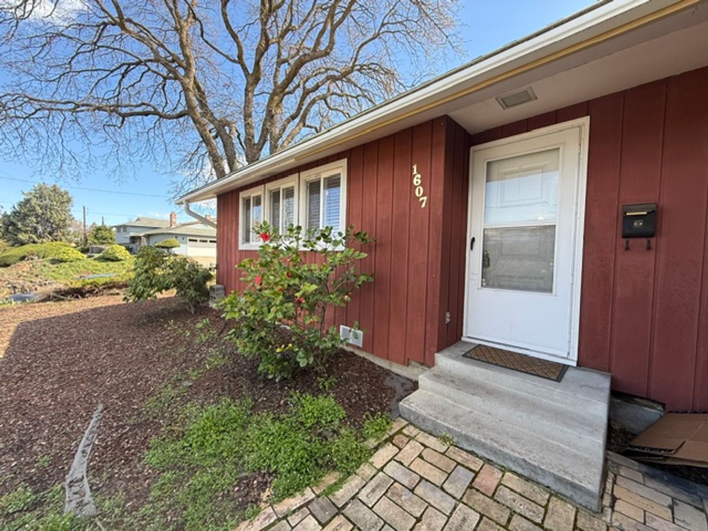 The Dalles Apartment: 1605 - 1607 Oregon St