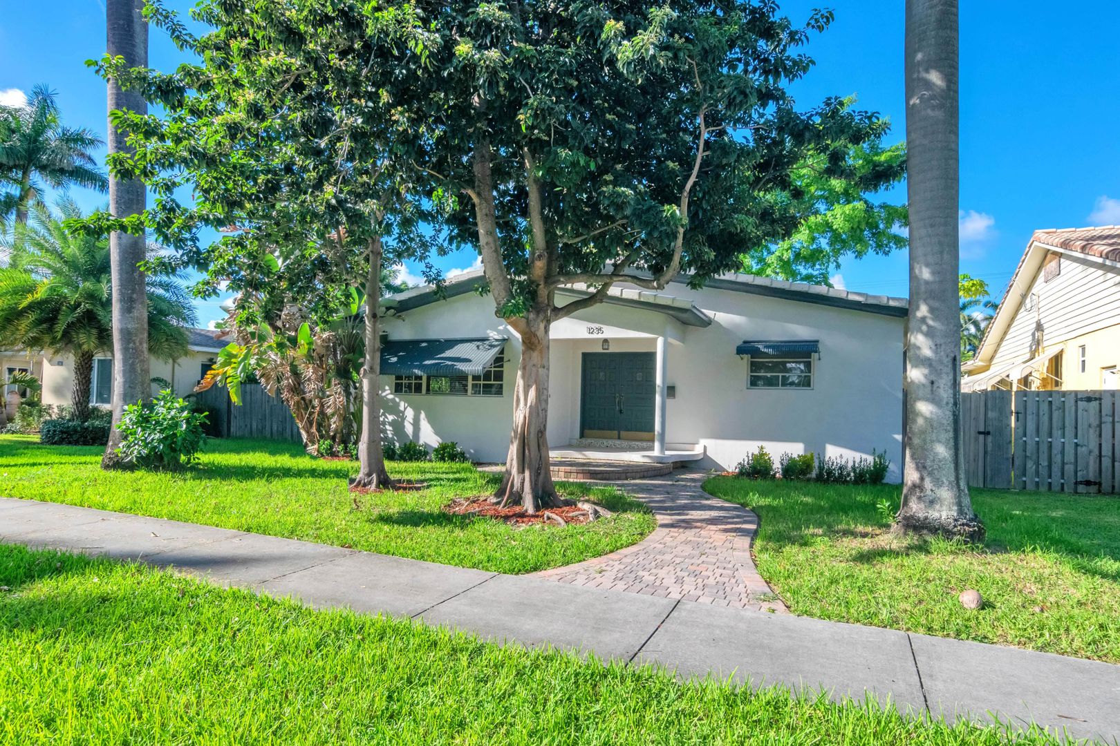 Hollywood House: 1235 Tyler St