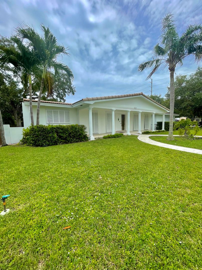 Palmetto Bay House: 14321 SW 77th Ave