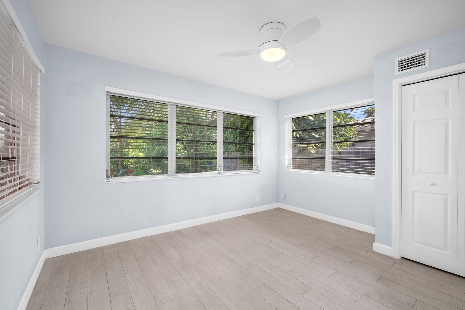 Hollywood House: 1351 Van Buren St