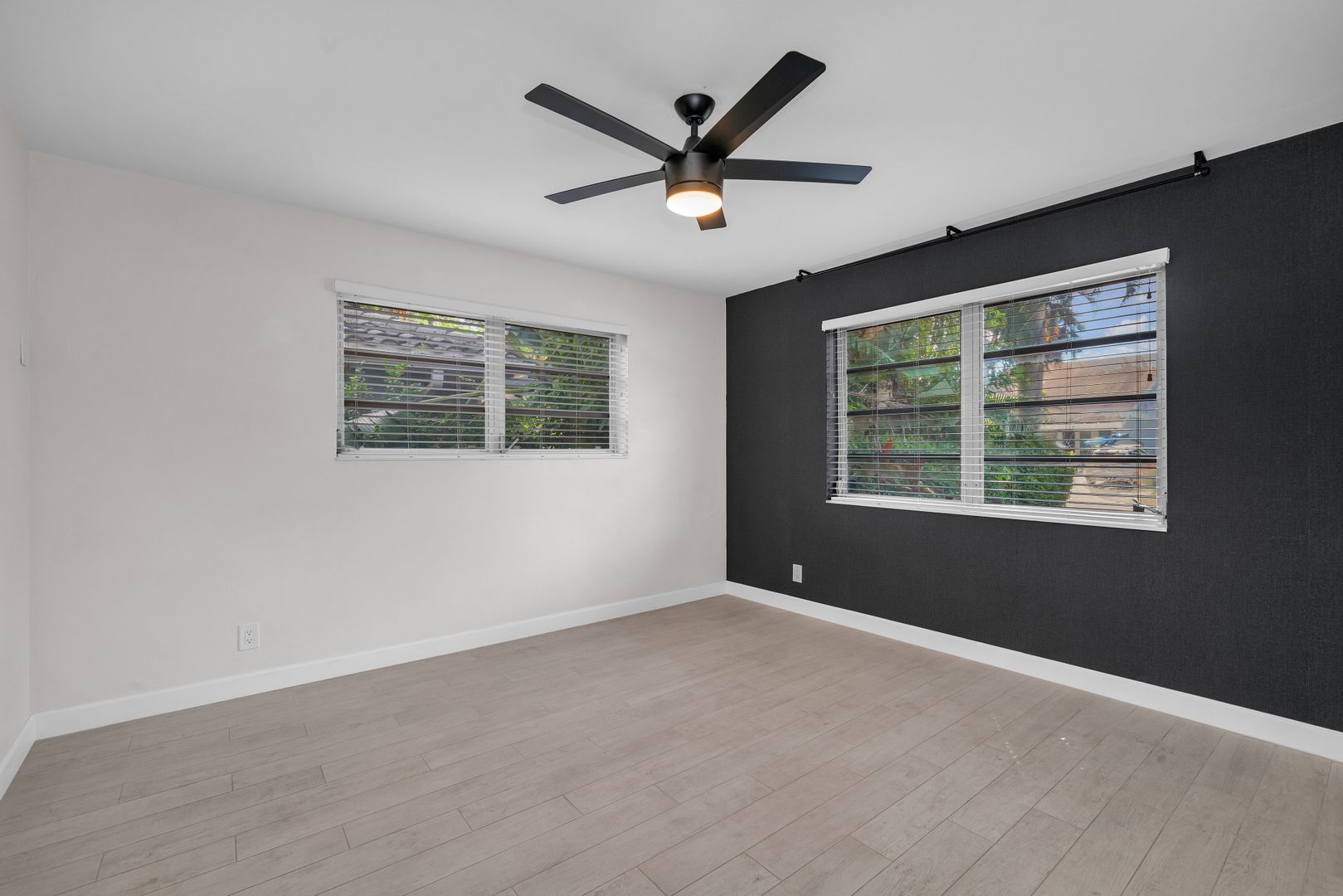 Hollywood House: 1351 Van Buren St