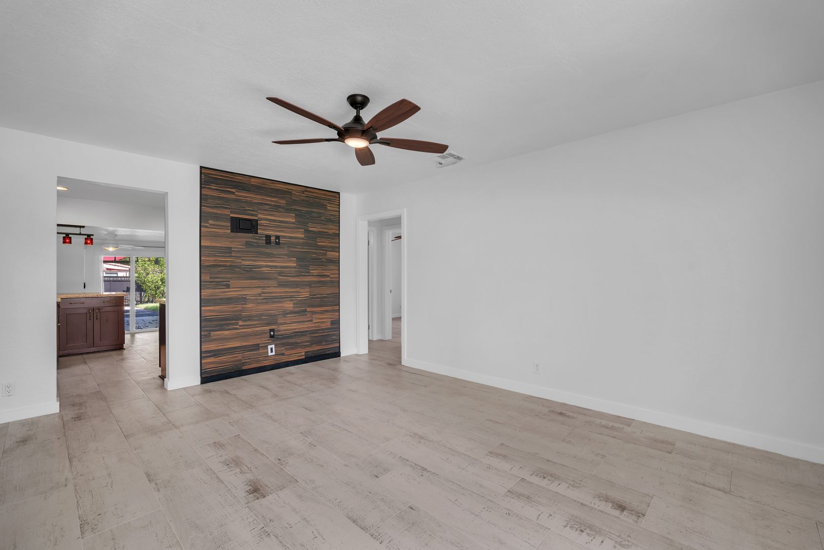 Hollywood House: 1623 Fletcher St