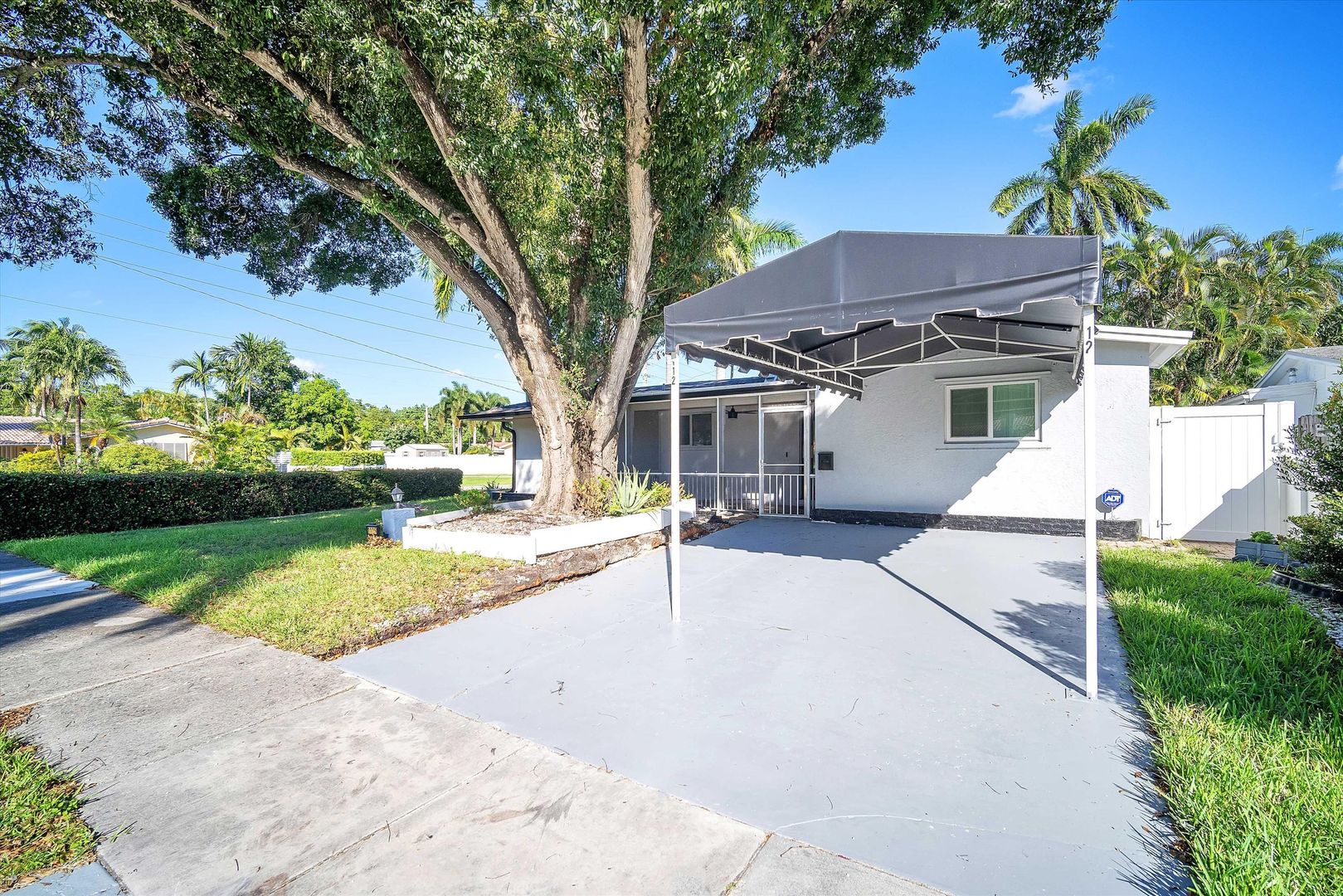 Hollywood House: 1125 N 13 Ct