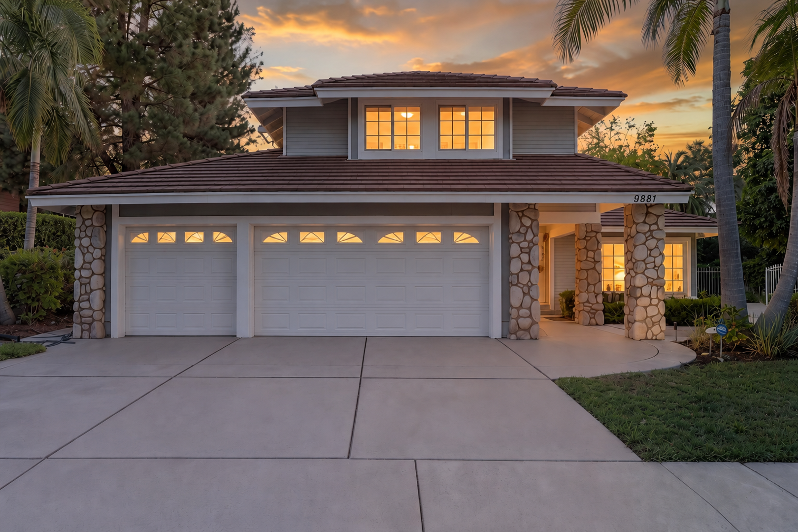 Santa Ana House: 9881 Foxrun Rd