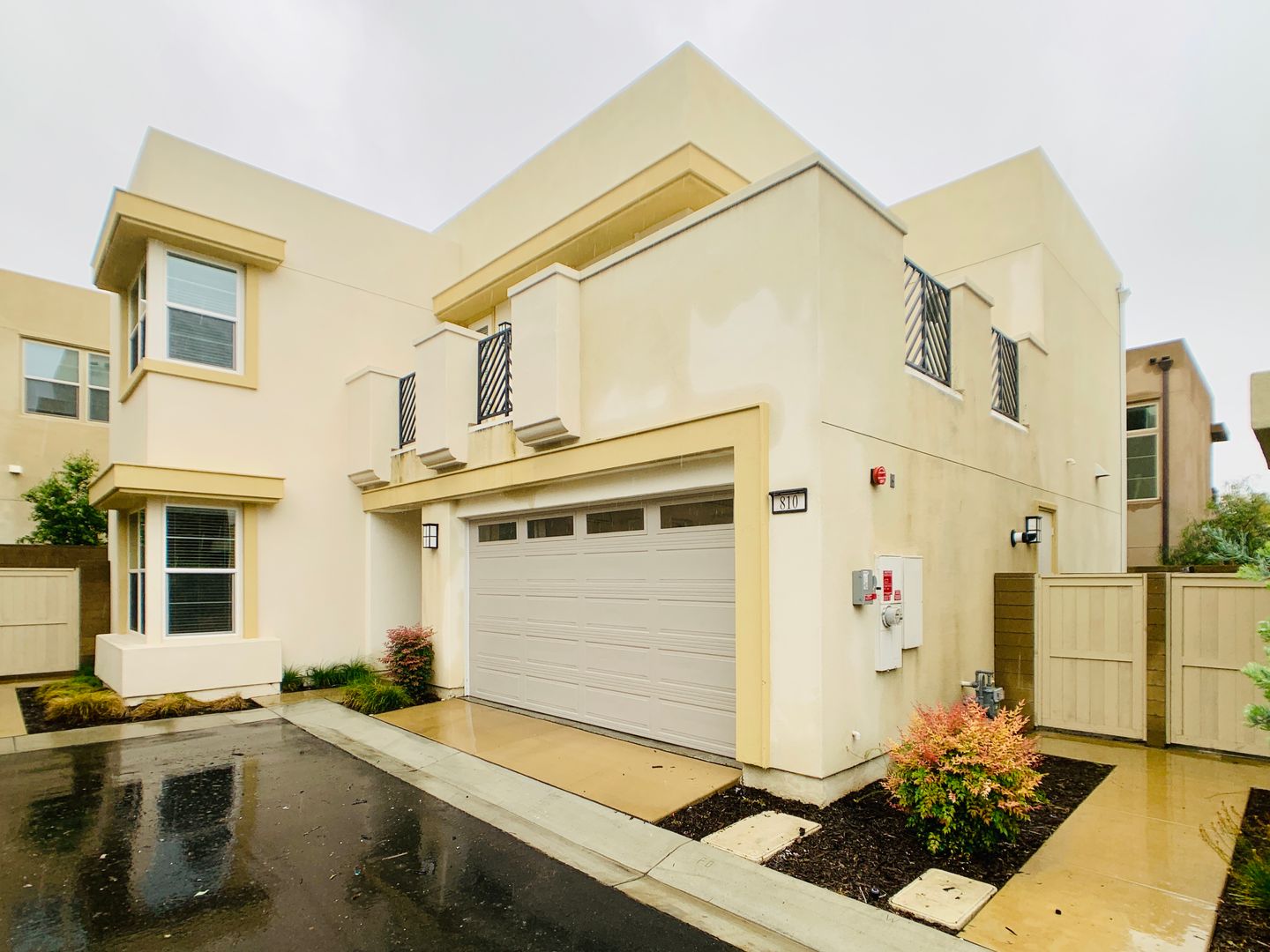Irvine House: 810 Beacon