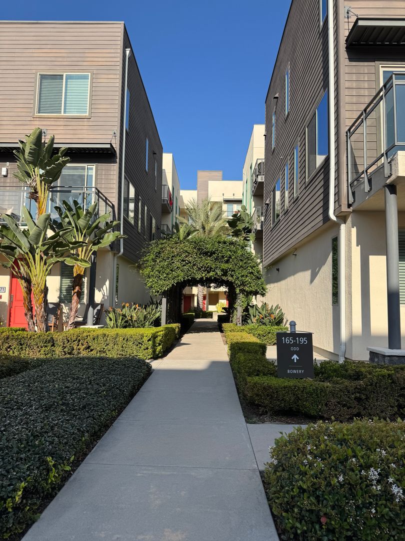 Irvine House: 195 Bowery