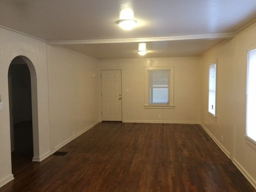 $860.00 2 bedroom, 1 bath with a garage located in Burton