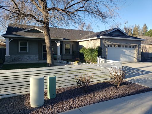 MOVE IN SPECIAL- FOR DETAILS-LEASE TAKEOVER-CURRENT LEASE EXPIRES 3/18/27-3 bed 2 bath Chico Charmer with fenced back yard! – photo 1