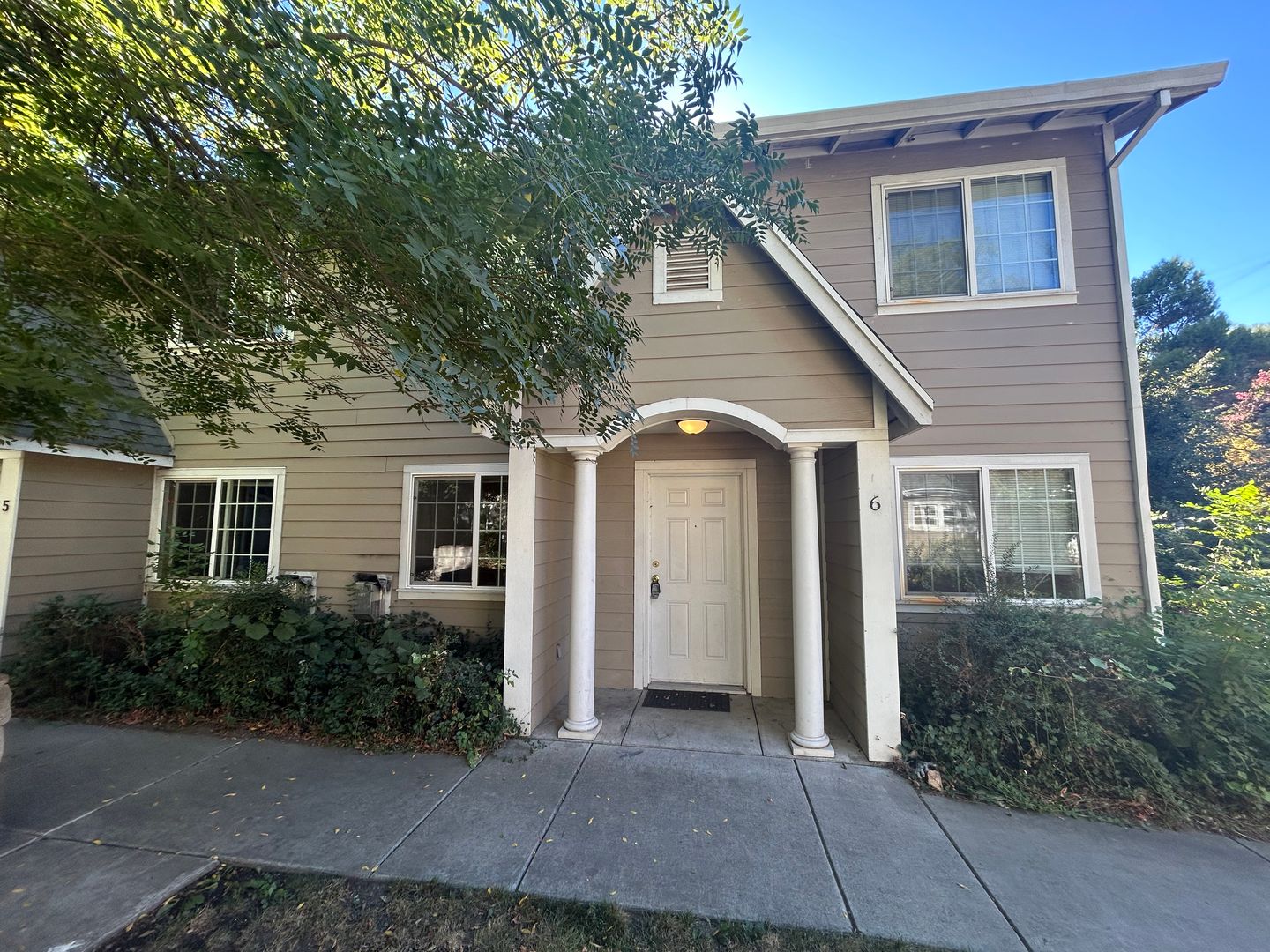 Chico Apartment: 398 Bidwell Place