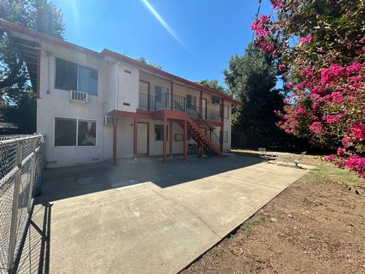 2 Bedroom 1 Bath/Upstairs Unit - Close to campus and in the heart of Chico! Whole unit was recently refurbished including the bathroom! – photo 1
