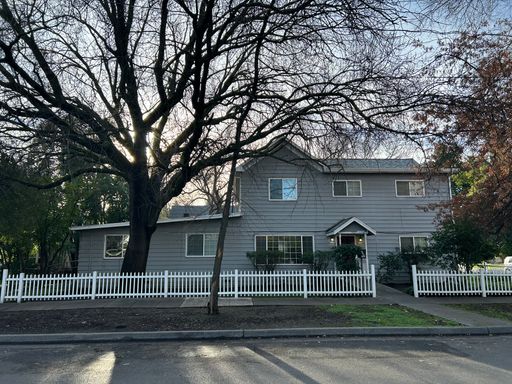 Room #7 available in a 12 Bedroom shared House* Individual rooms and leases in shared house!!! Single occupancy! Upstairs Room!