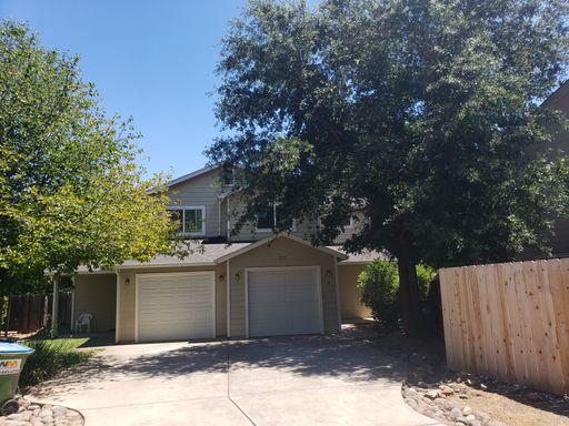 3 bedroom 2 bath townhouse – photo 1