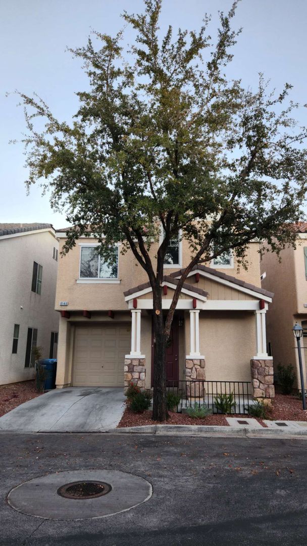 Las Vegas House: 8146 Golden Flowers St