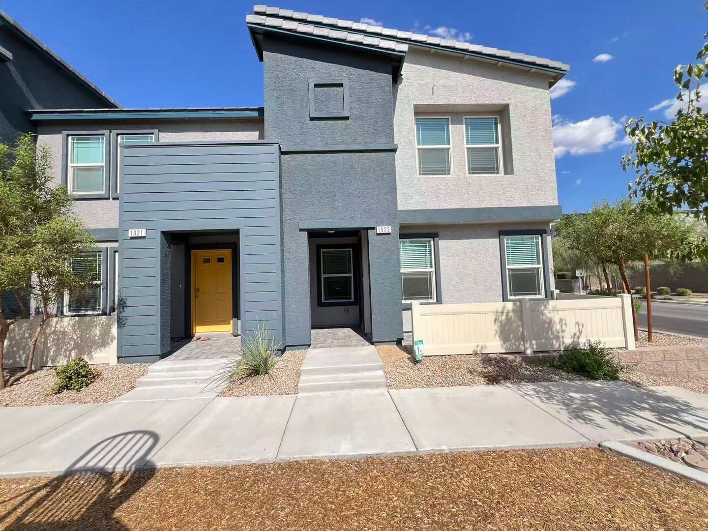 Henderson House: 1923 Stanza Vista St