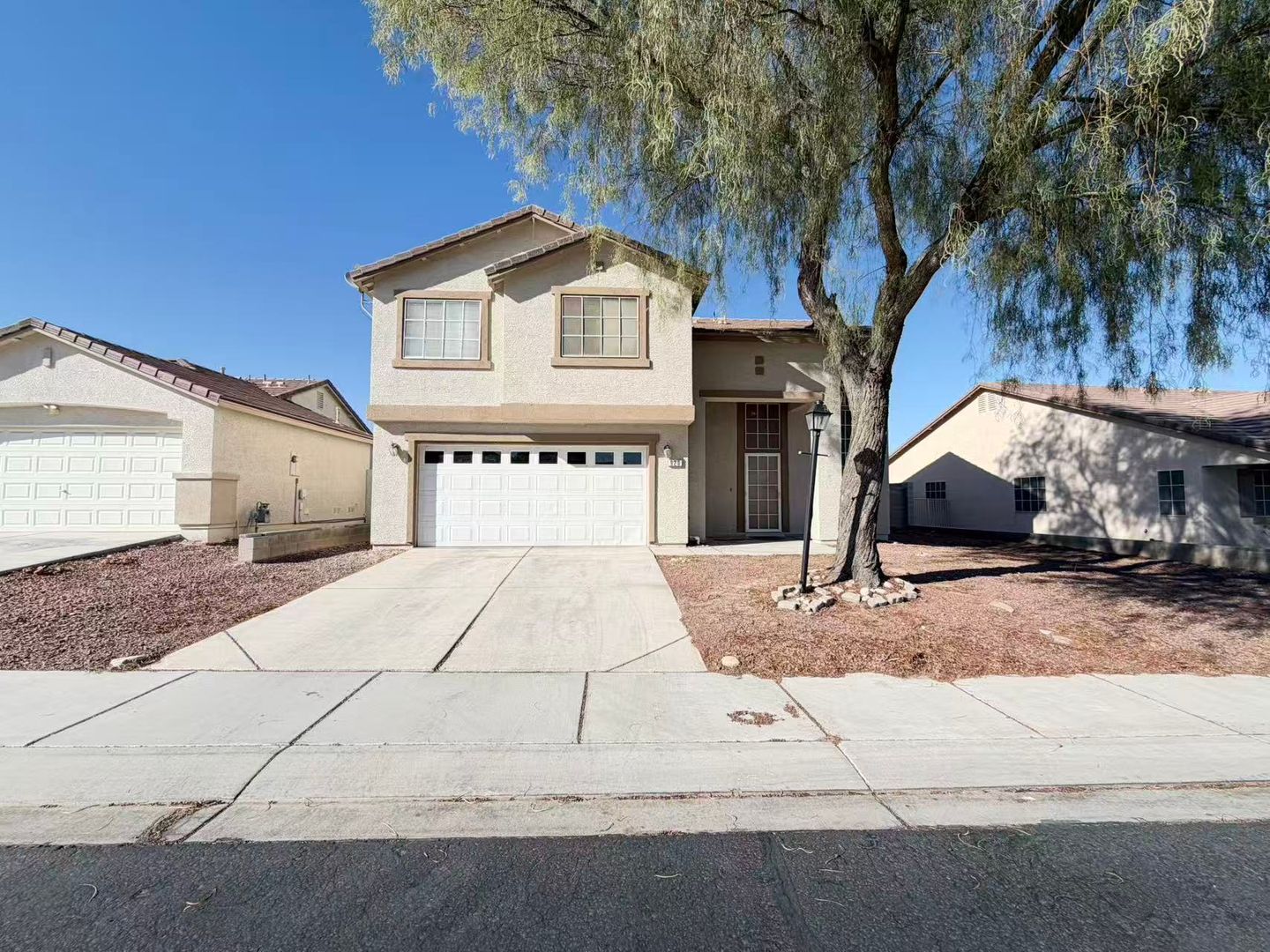 North Las Vegas House: 920 Hunters Ridge Way