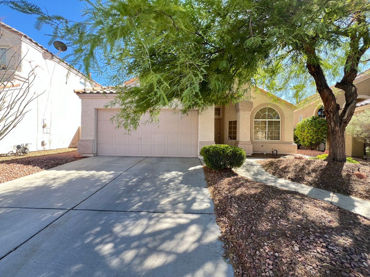 Henderson House: 54 Sea Holly Way