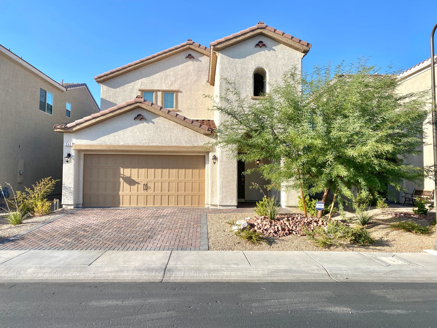 Las Vegas House: 262 Cullerton St