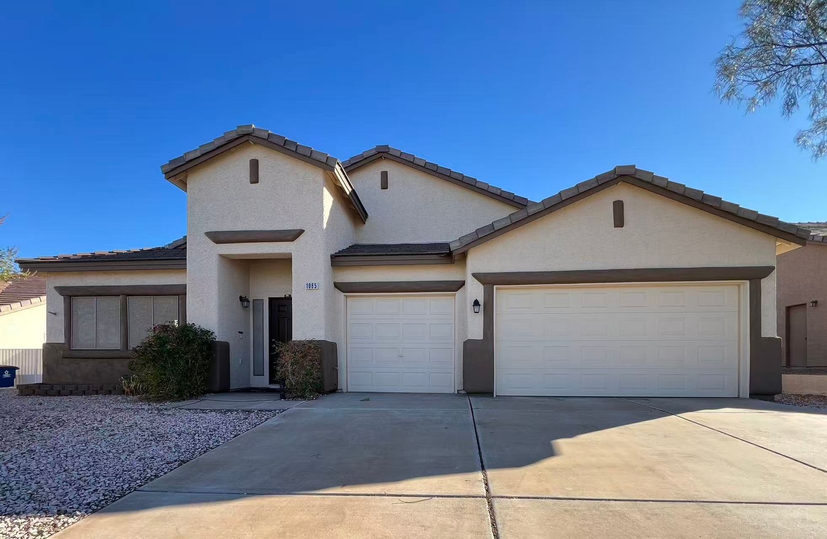 Henderson House: 1085 Las Palmas Entrada Ave