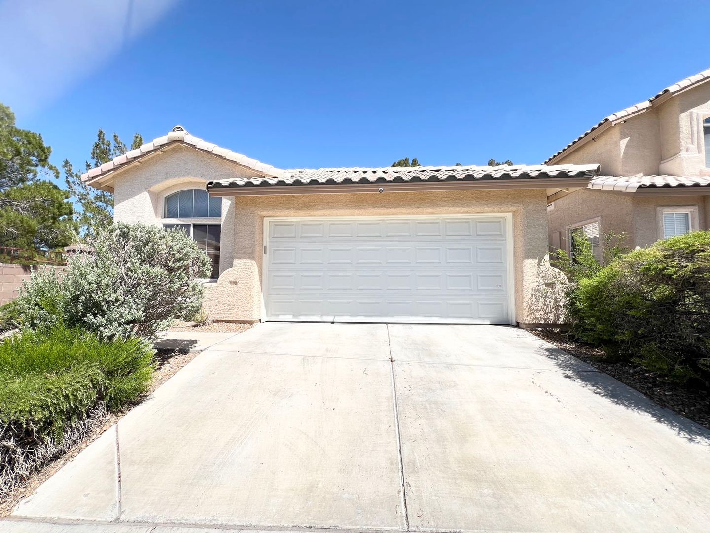 Las Vegas House: 912 Midpride St