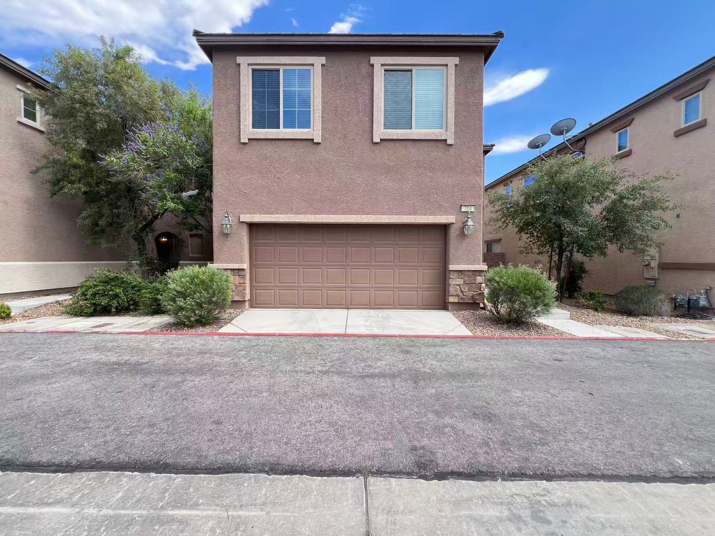 Henderson House: 714 Calamus Palm Pl