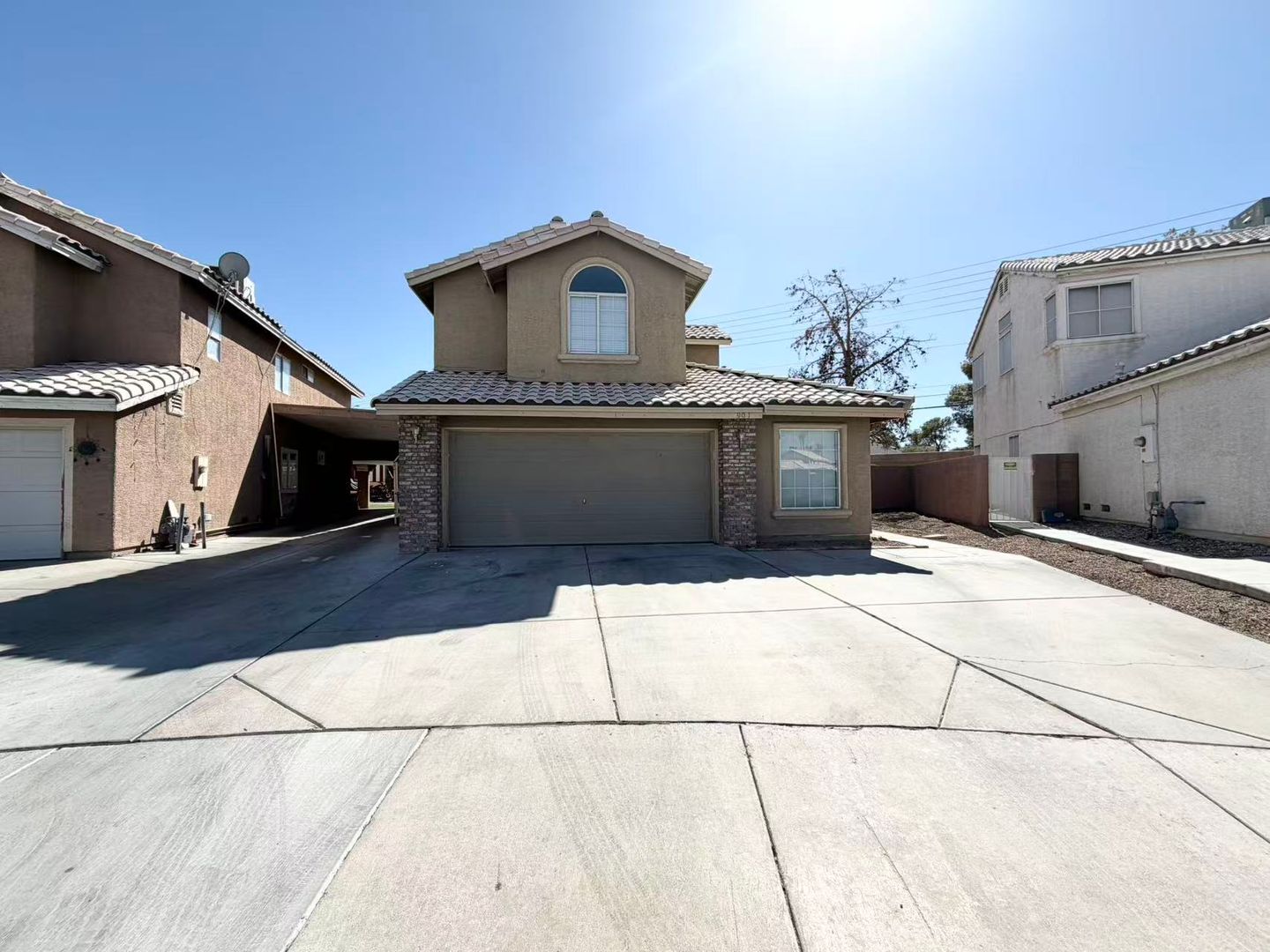 Las Vegas House: 901 Golden Hawk Way