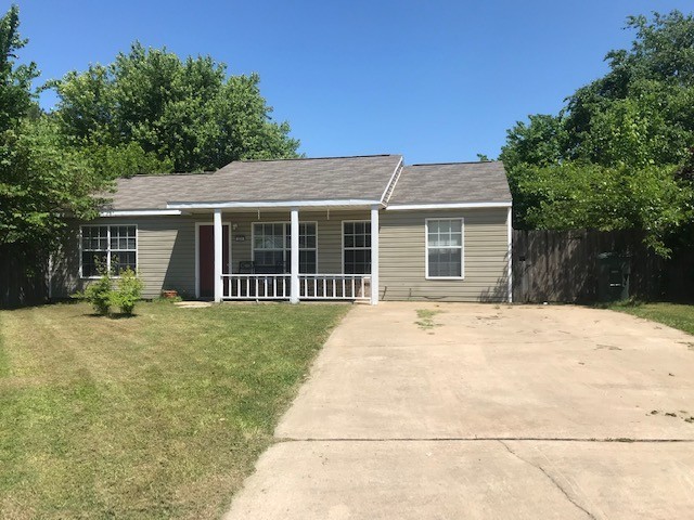 Fayetteville House: 320 E Evergreen Ln