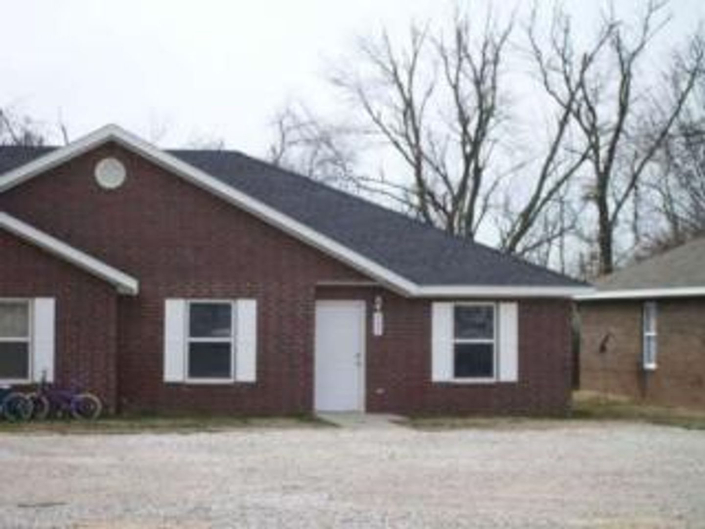 Lincoln Apartment: 381 & 383 N Main Ave