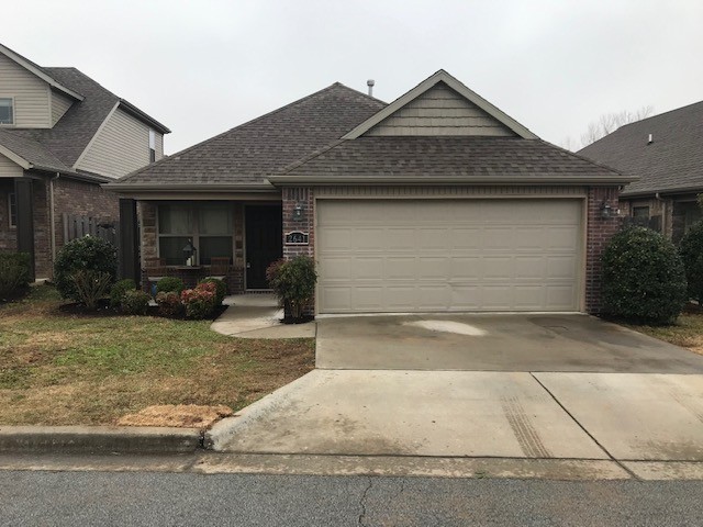 Fayetteville House: 2641 N Miranda St