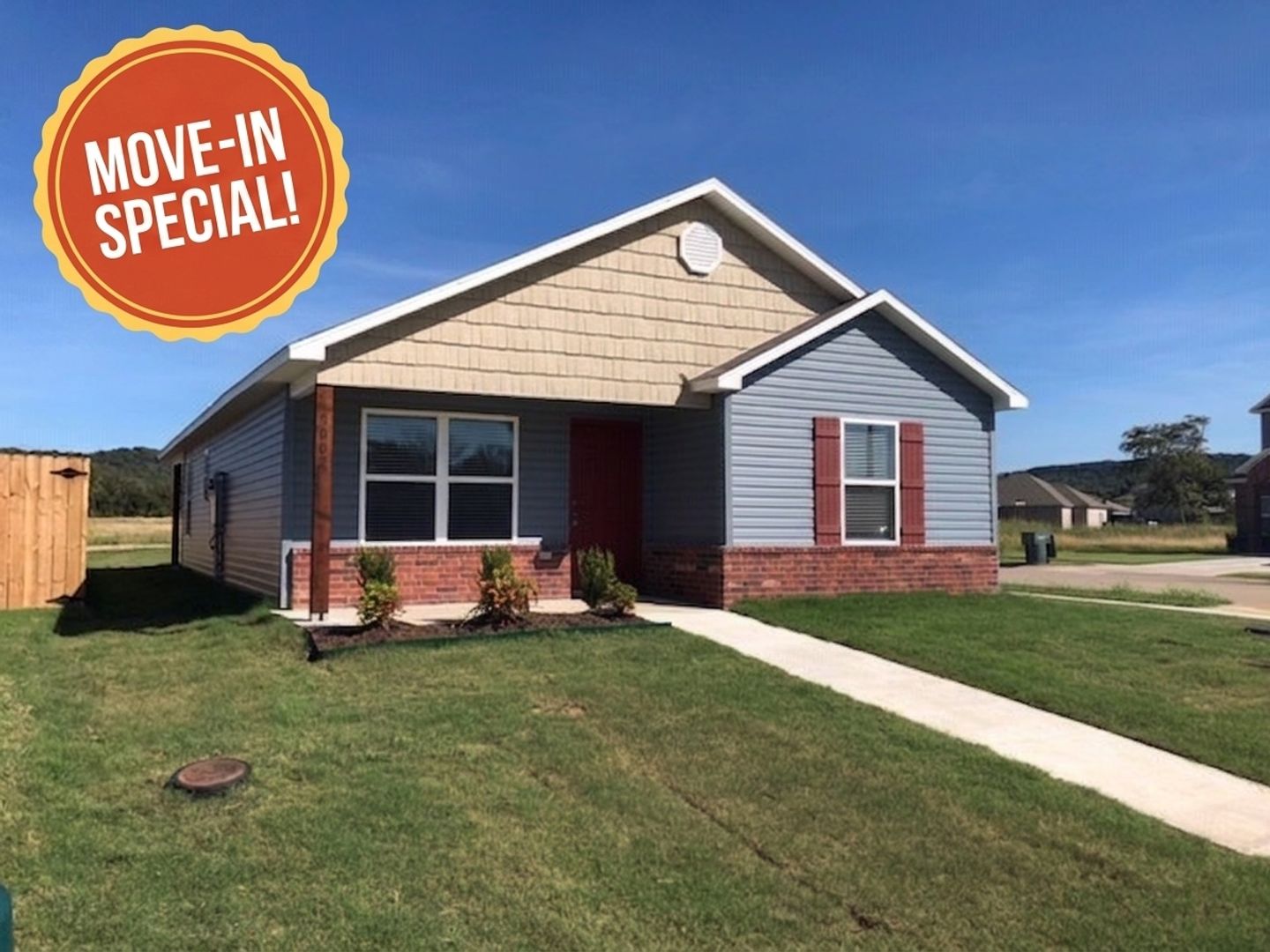 Fayetteville House: 5002 W Claxton Cir