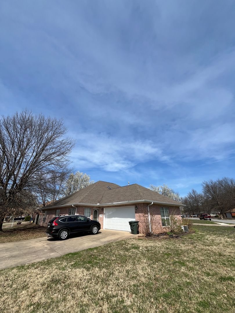 Fayetteville Apartment: 746 Larkspur