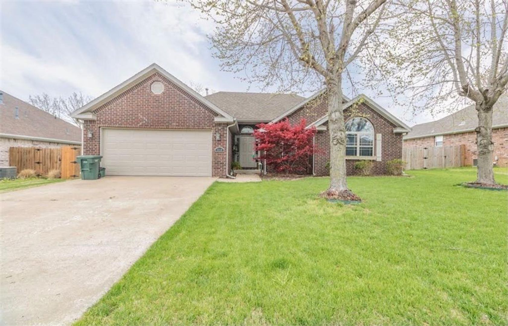 Fayetteville House: 2949 Bluegrass