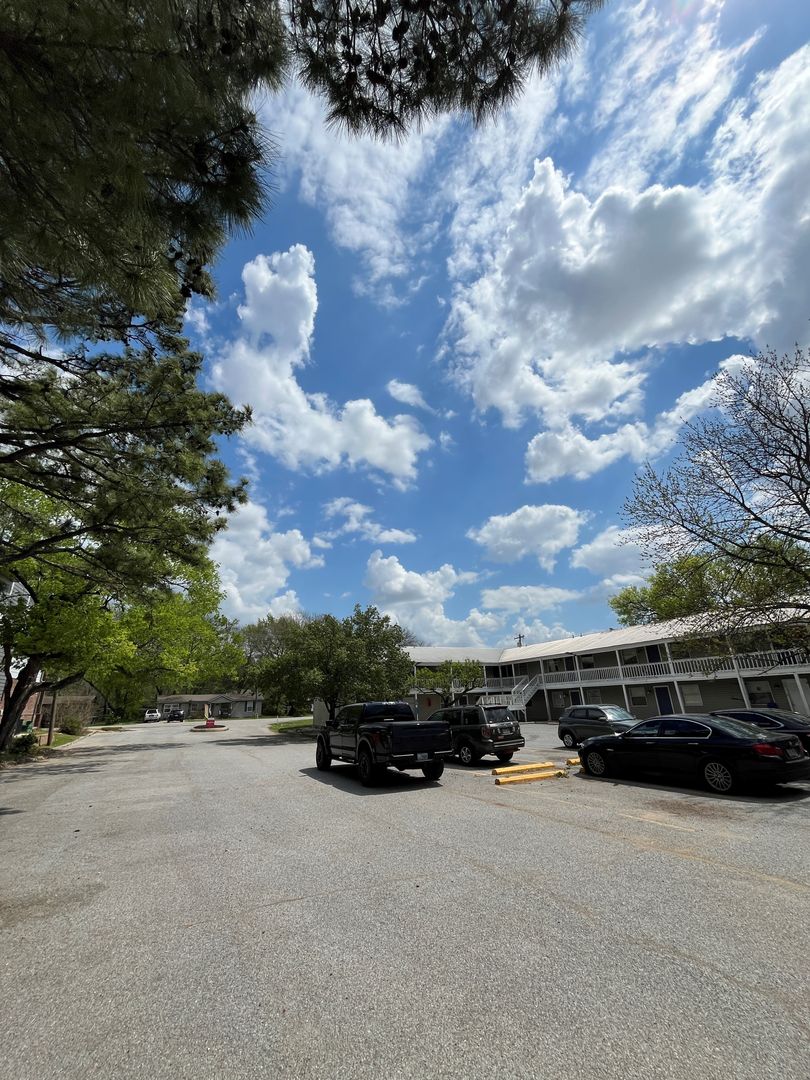 Fayetteville Apartment: 1701 N Lewis Ave