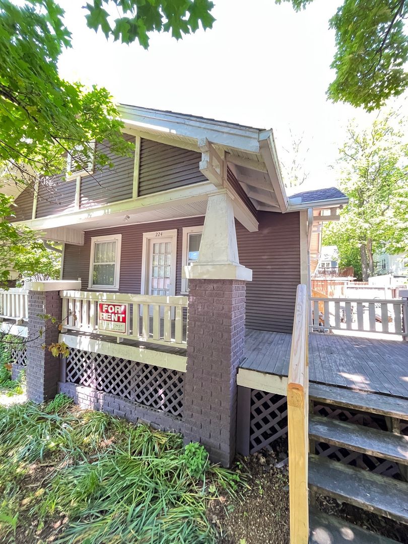 Fayetteville House: 224 Watson