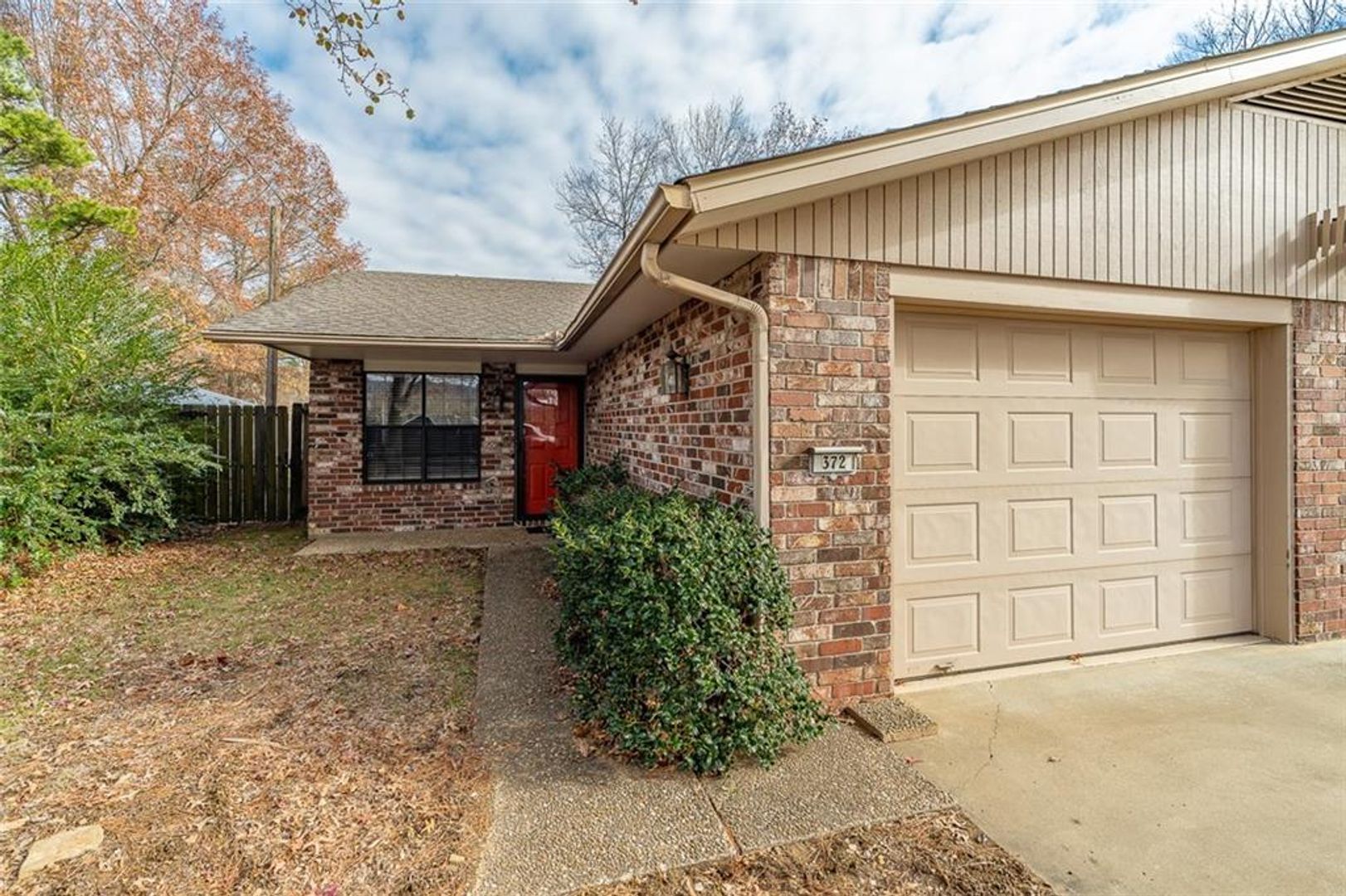 Fayetteville House: 374 Crossover Rd