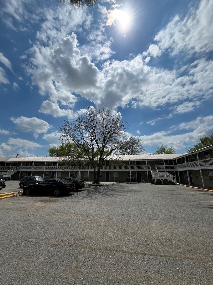 Fayetteville Apartment: 1701 N Lewis Ave