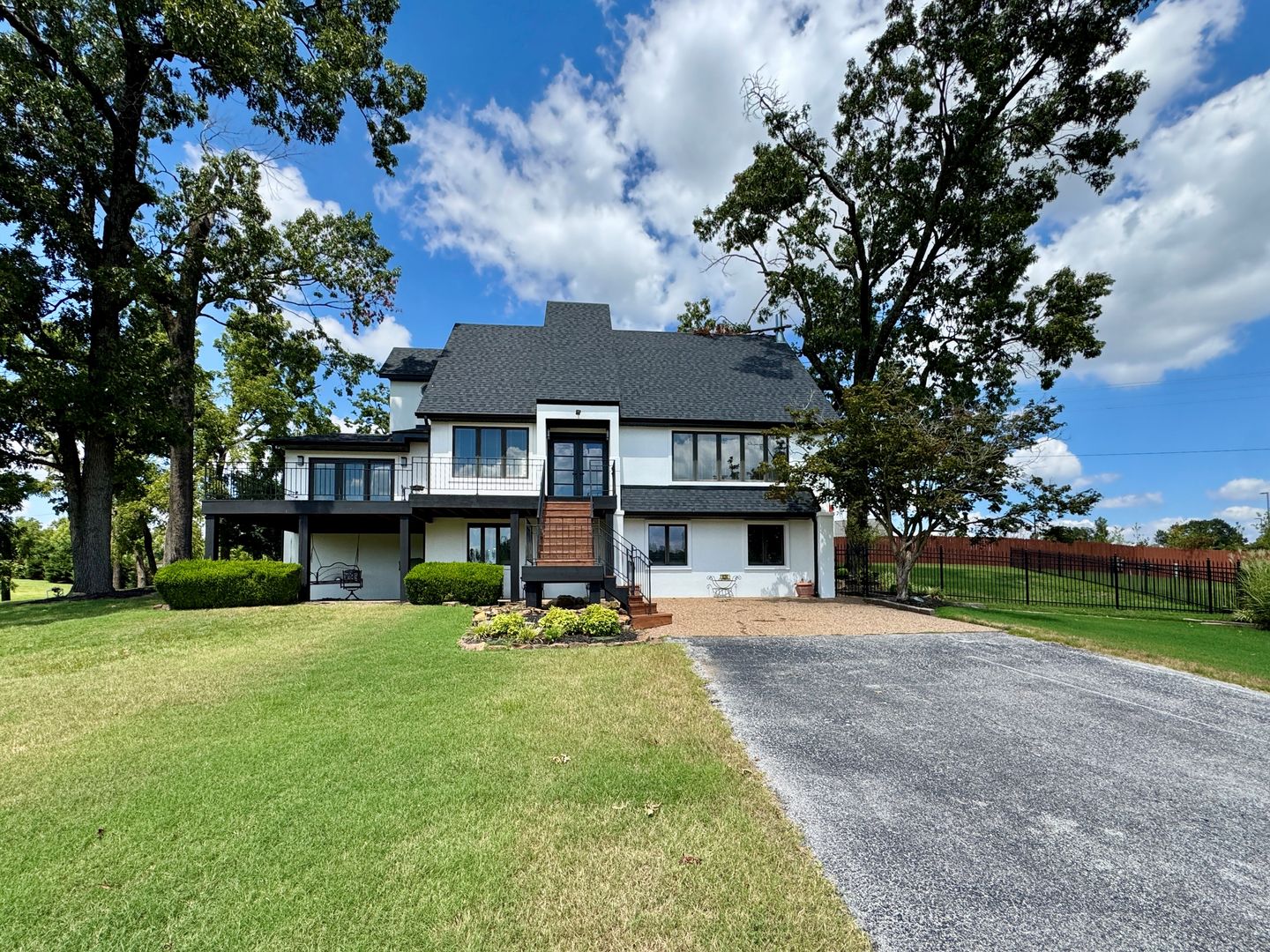 Rogers House: 624 Horsebarn Rd
