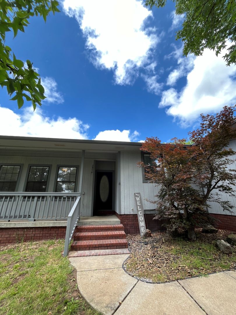 Fayetteville House: 2498 Jane Cir
