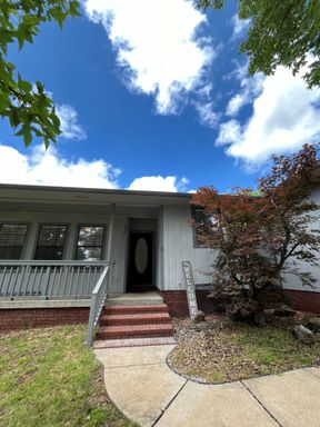 COMPLETELY REMODELED 3 bedroom house in North Fayetteville – photo 1