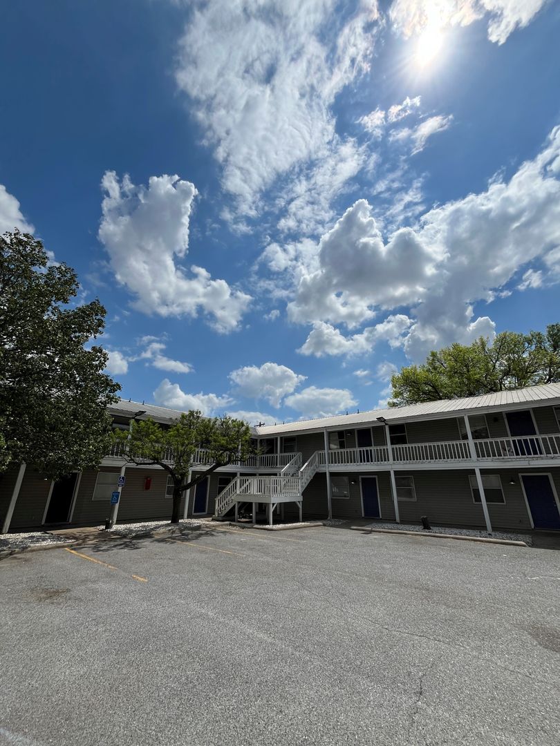 Fayetteville Apartment: 1701 N Lewis Ave
