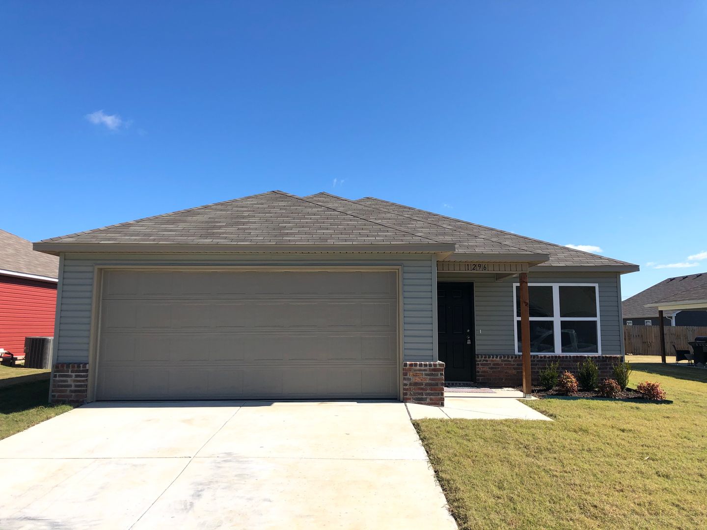 Fayetteville House: 1296 S Springfield