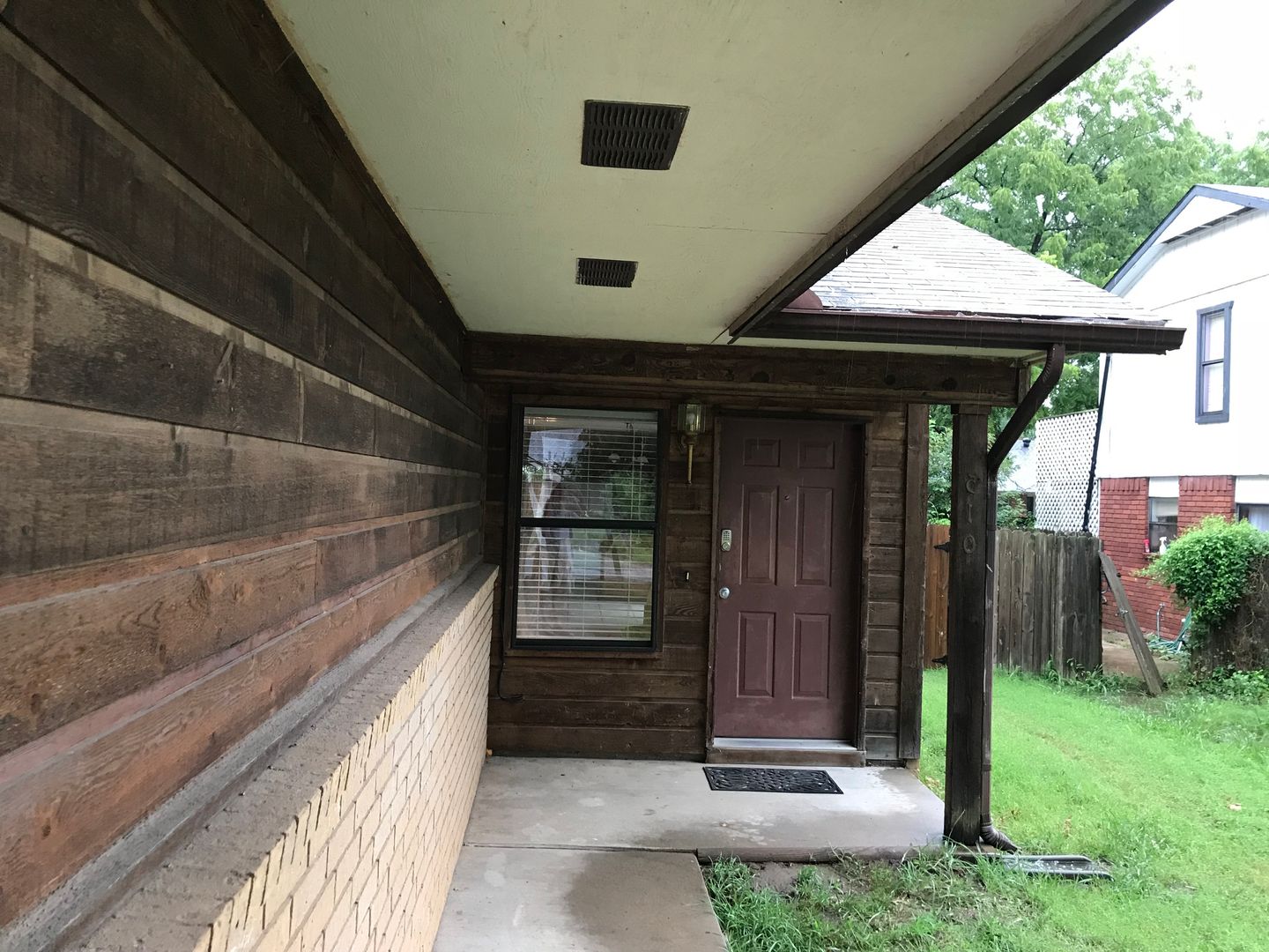 Rogers Apartment: 512 N 37th St